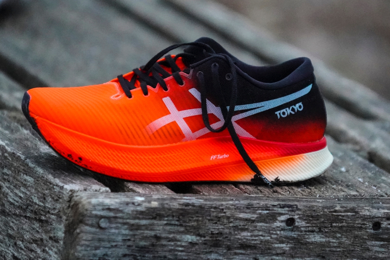 Giày chạy bộ Asics