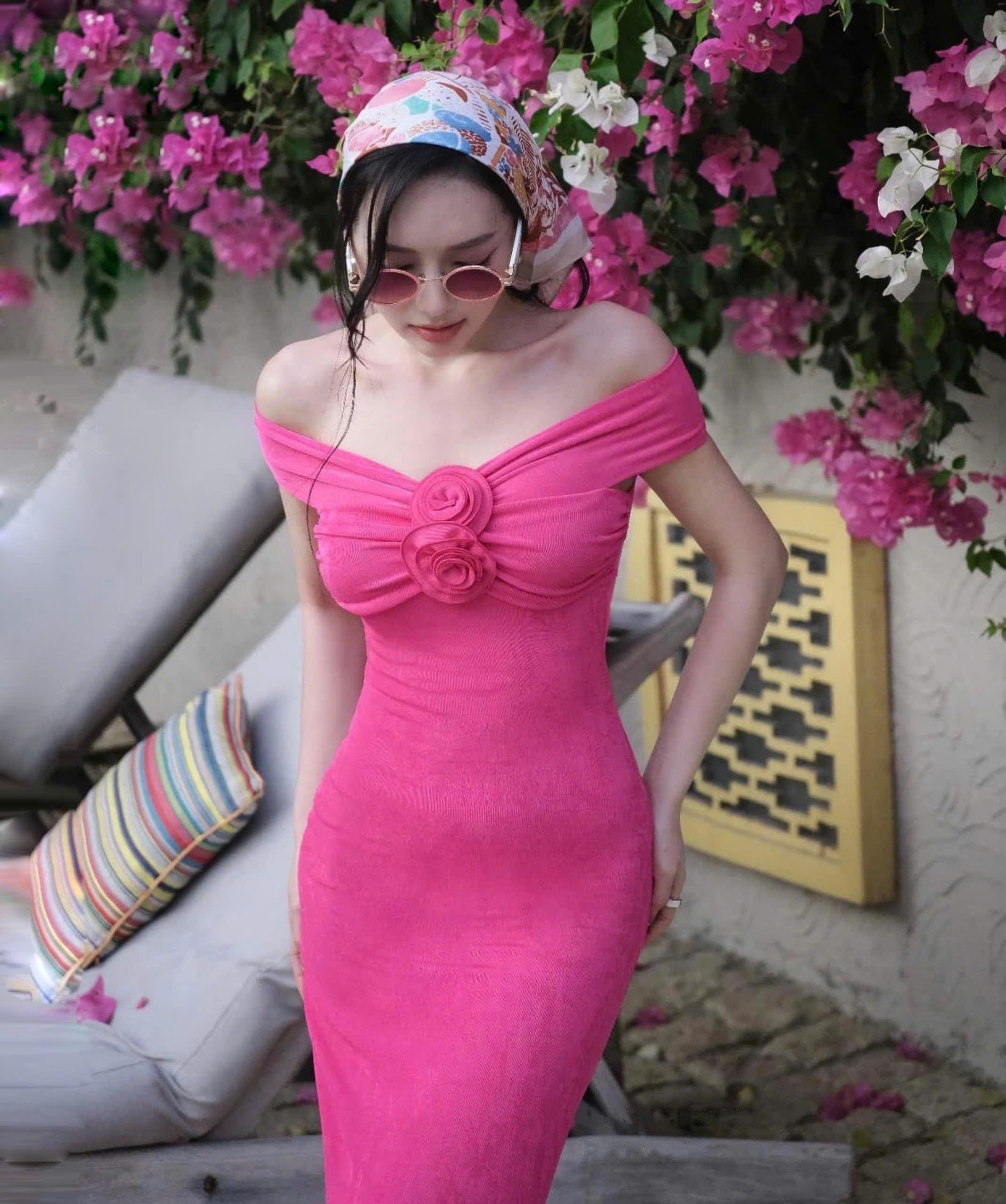 Váy Bẹt Nhũ 2 Hoa Hồng - LN12