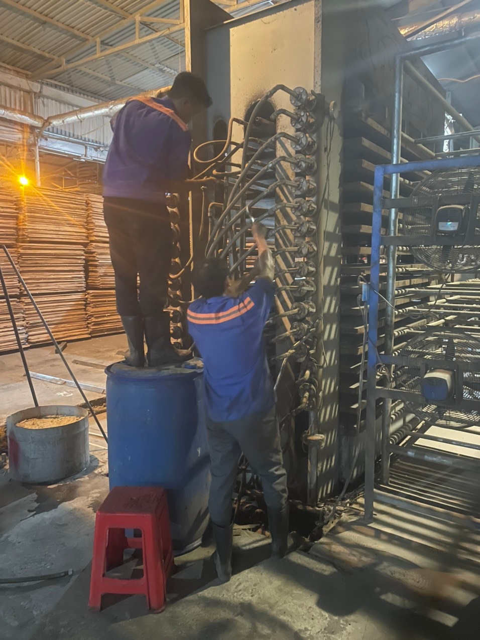 THÔNG TẨY CẶN LẮC DẦU BẰNG HÓA CHẤT CTP-D820
