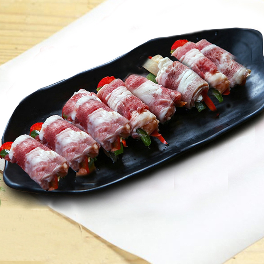 Ba chỉ bò Mỹ cuộn cá hồi kèm sốt BBQ