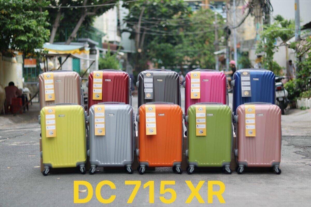 VALI MẪU 715 VỚI THIẾT KẾ SANG TRỌNG. TIỆN LỢI VỚI 3 SIZE (20INCH / 24INCH / 28 INCH) GIÚP KHÁCH HÀNG THOẢI MÁI KHI LỰA CHỌN