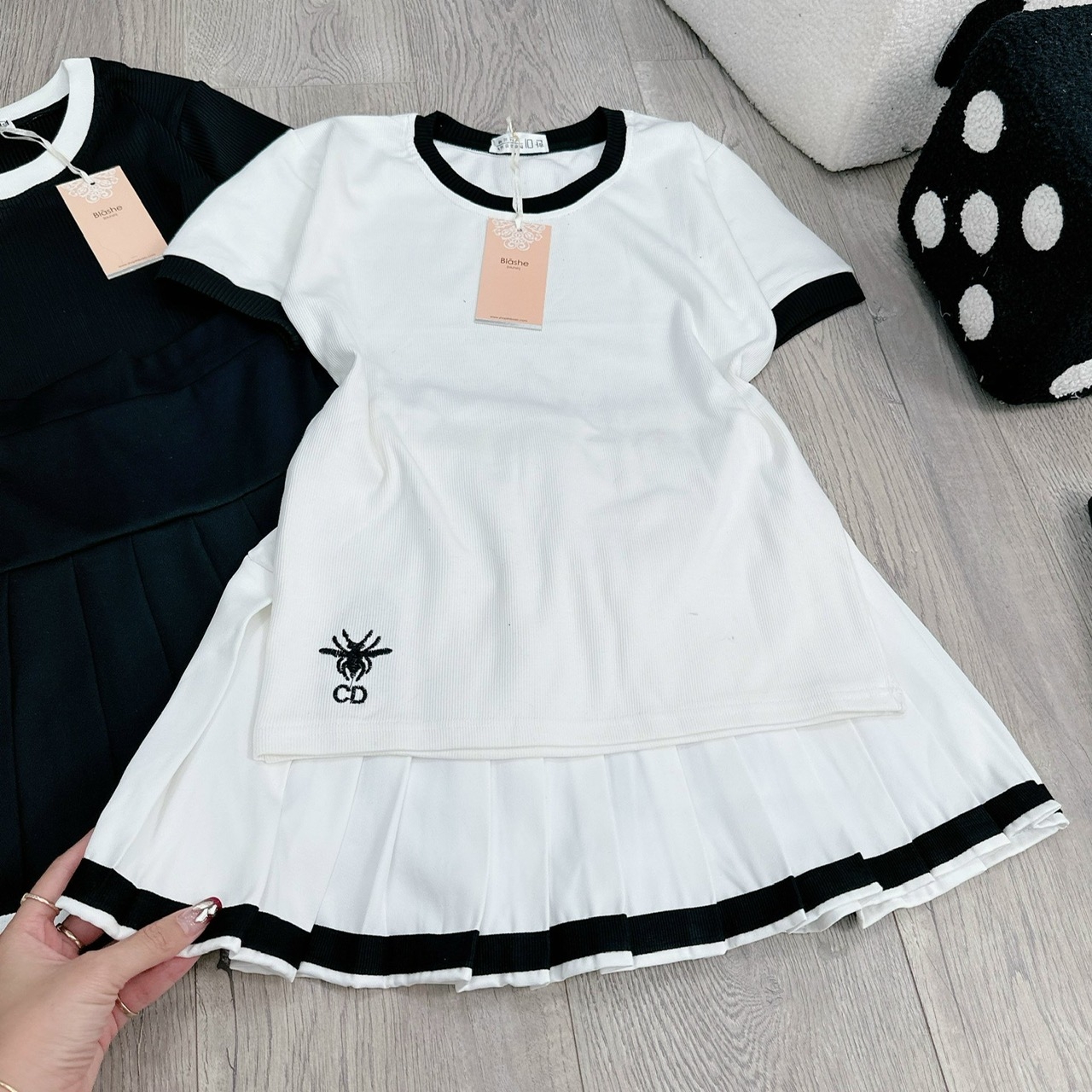 Set áo len phối màu mix chân váy xếp ly 
