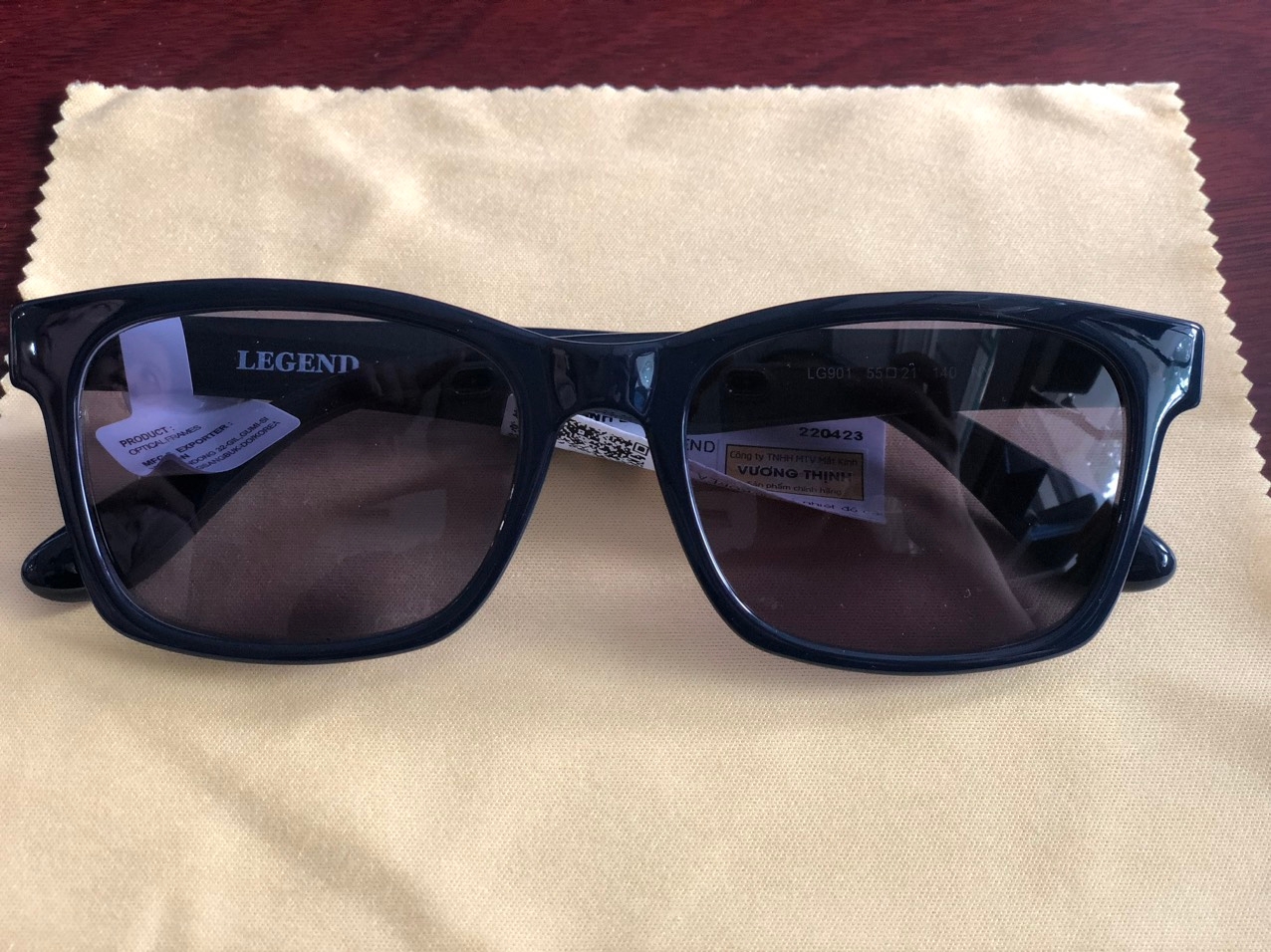 Kính mát nhựa hiệu Legend LG901