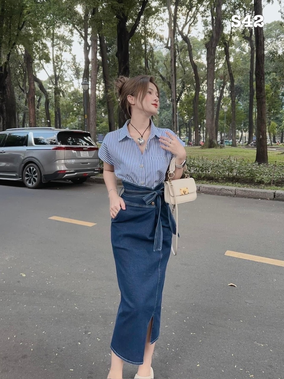 Sét Áo Kẻ Sơ Mi + Chân Váy Jean Dài