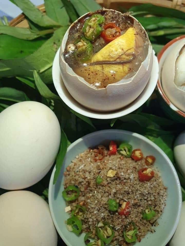 Trứng gà ác lộn